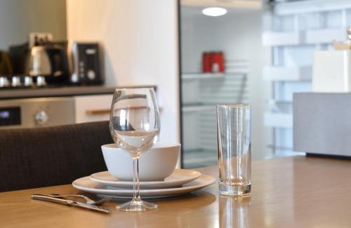 West Melbourne Apartamento | 2B1B Cozy near Train Station + Free Parking!