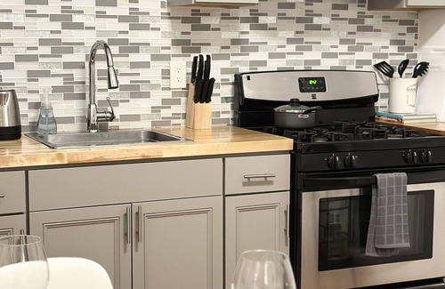 Wayland Apartamento | 2B1B Summer Getaway,Private Kitchen! Brown&RISD