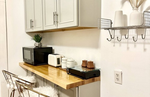 Wayland Apartamento | 2B1B Summer Getaway,Private Kitchen! Brown&RISD