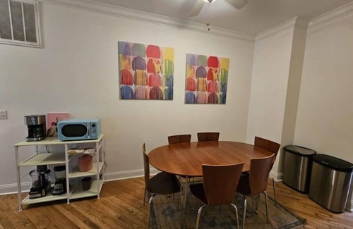 West Lakeview Apartamento | 2BD/1 BA with summer patio in quiet Roscoe Village