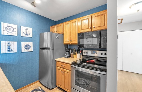 Port Clinton Condominio | 2Bd/1Ba, Lake/Riverview Condo; discounts for longer stays