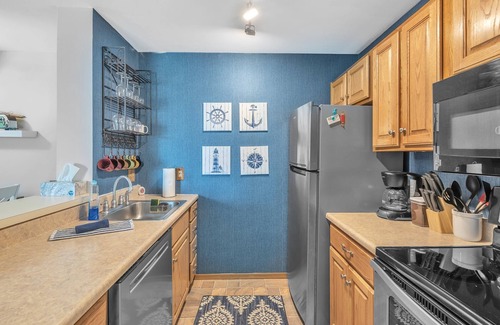 Port Clinton Condominio | 2Bd/1Ba, Lake/Riverview Condo; discounts for longer stays