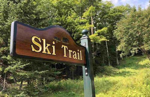West Dover Apartamento | 2BD 1BA - Mount Snow VT - Ski-Back Trail - Shuttle