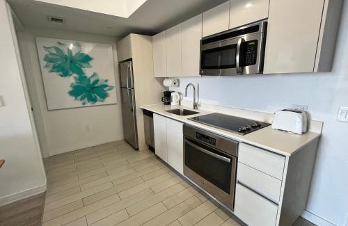 Hallandale Beach Apartamento | 2BD 2BA Condo @Beachwalk Resort W/Pool