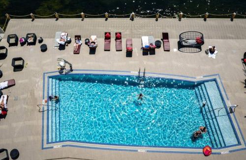 Hallandale Beach Apartamento | 2BD 2BA Condo @Beachwalk Resort W/Pool