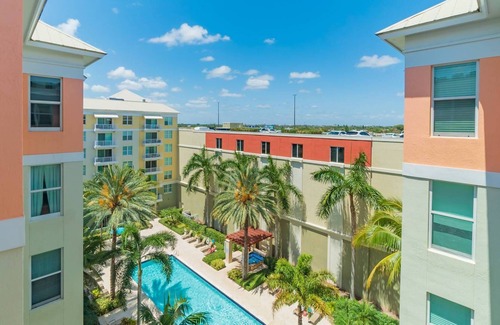 East Ocean Ave Condominio | 2BD/2BA Penthouse w/ Pools, Marina on Intracoastal