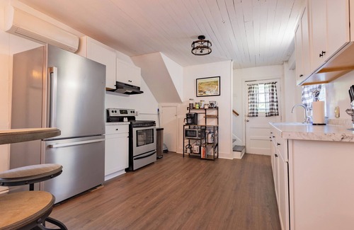 Frankfort Casa | 2BD 2Bath, Ideally Located Cottage