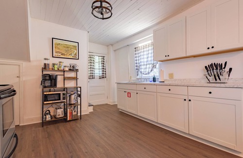 Frankfort Casa | 2BD 2Bath, Ideally Located Cottage