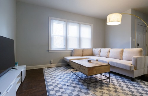 Meridian-Kessler Casa | 2Bd/2Bth King Beds, Patio, Yard, Walk to Trail, Safe & Quiet, Newly Furnished