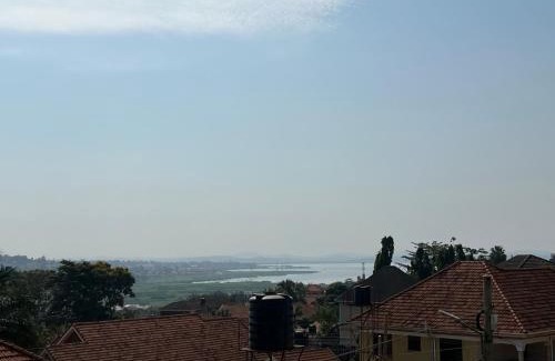 Muyenga Apartamento | 2BD Apartment Near City Center Muyenga with Lake view