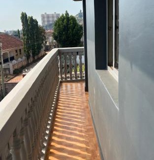 Muyenga Apartamento | 2BD Apartment Near City Center Muyenga with Lake view