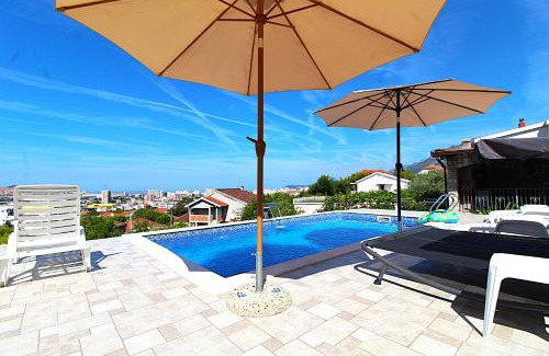 Burtaisi Apartamento | 2bd Apt w Private Pool and City View "Keka"