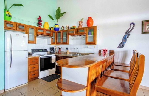 Coco Condominio | 2BD Beauty With Big Pool - Walk to Beach