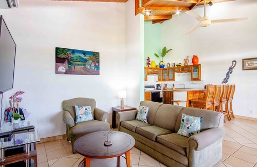 Coco Condominio | 2BD Beauty With Big Pool - Walk to Beach