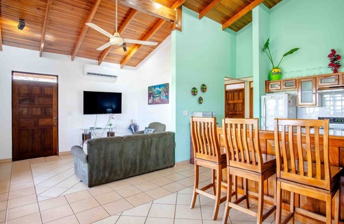 Coco Condominio | 2BD Beauty With Big Pool - Walk to Beach