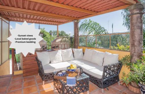 Colonia San Antonio Casa | 2bd Charming Colonial Home With Terrace View