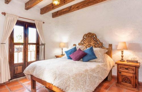Colonia San Antonio Casa | 2bd Charming Colonial Home With Terrace View