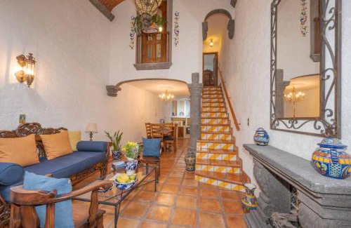 Colonia San Antonio Casa | 2bd Charming Colonial Home With Terrace View