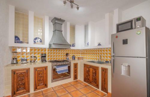 Colonia San Antonio Casa | 2bd Charming Colonial Home With Terrace View