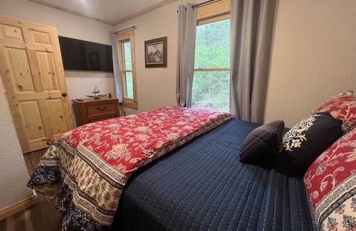 Franklin Cabina | 2bd Cozy Log Mountain Cabin in Franklin w/Wi-Fi