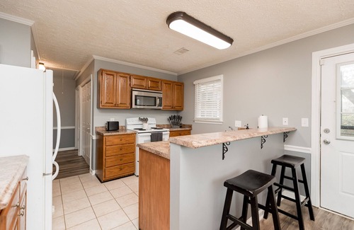 Warner Robins Casa | AtHome+1 Stay | Pet Friendly | Comfy Stay