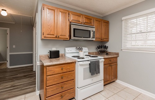 Warner Robins Casa | AtHome+1 Stay | Pet Friendly | Comfy Stay