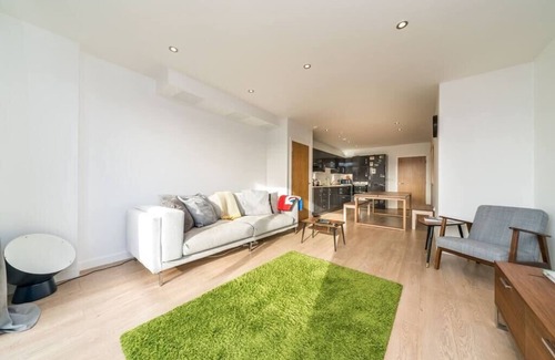 Custom House Apartamento | 2BD Flat 4mins to Excel Centre Fast City Links