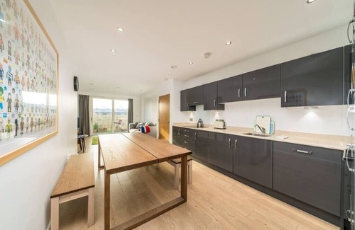Custom House Apartamento | 2BD Flat 4mins to Excel Centre Fast City Links