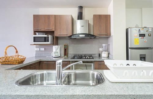 Distrito Financiero Apartamento | 2BD Full, piscina, jacuzzi, sauna, Portugal-Quito
