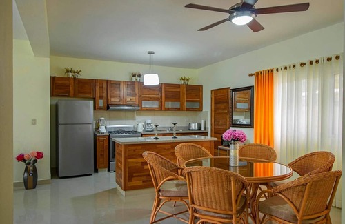ProCab Apartamento | 2BD groundfloor apt in central Cabarete, steps from beach, pool/cable TV/WiFi/AC