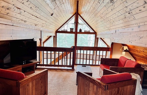 North Creek Cabina | 2BD + Loft cabin, 5-mins to Gore Mtn | North Creek