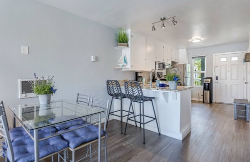 Imperial Beach Condominio | 2BD,Pool,Ocean View, Parking, BBQ, Surfers Wanted