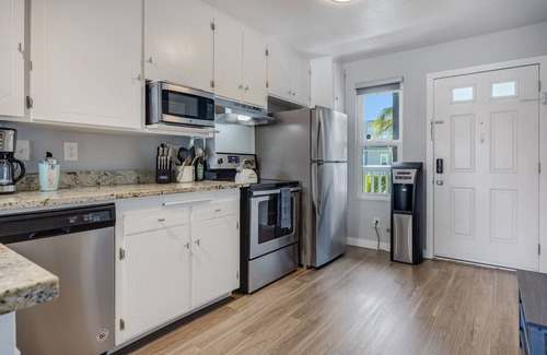 Imperial Beach Condominio | 2BD,Pool,Ocean View, Parking, BBQ, Surfers Wanted