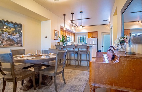 Hailey Condominio | 2BD Sweetwater Condo - Pool, Hot Tub, Gym, Theatre