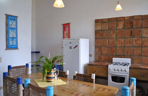 ProCab Casa | 2BD treehouse in lush tropical settings, near restaurants/shops/beach