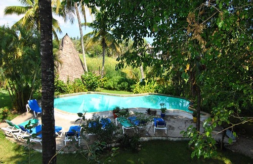 ProCab Casa | 2BD treehouse in lush tropical settings, near restaurants/shops/beach
