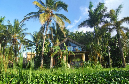 ProCab Casa | 2BD treehouse in lush tropical settings, near restaurants/shops/beach