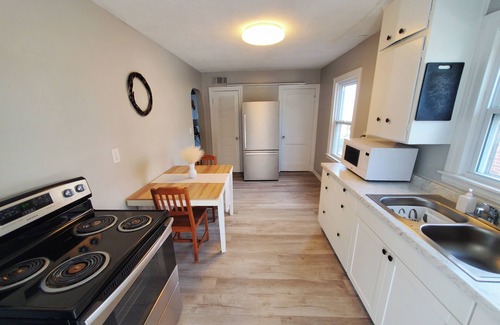 Southside Casa | 2BD Unit/K Bed@Central Louisville