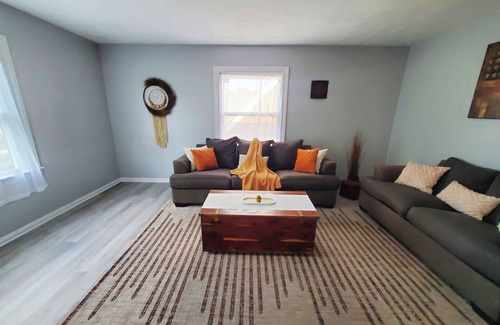 Southside Casa | 2BD Unit/K Bed@Central Louisville