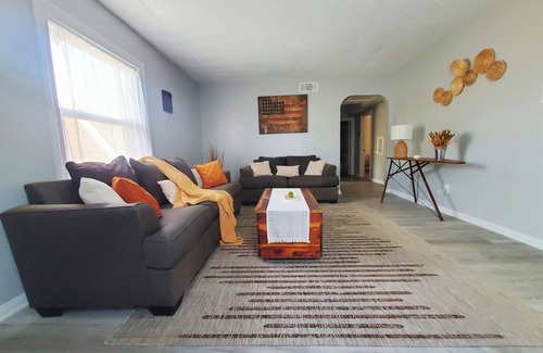 Southside Casa | 2BD Unit/K Bed@Central Louisville