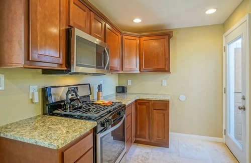 Albuquerque Casa | 2bd, 1ba Remodeled Home w / patio grande, se admiten perros