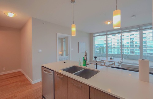 Richmond City Centre Apartamento | 2BDR & 2Bath | AC | 900sq.ft | Free WiFi&Parking