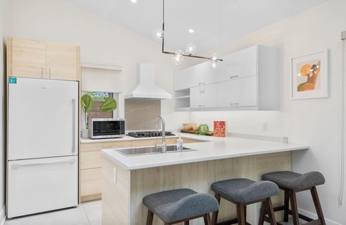Agincourt North Casa | 2BDR Private Garden Suite — Relocation, Business, Travel, Dog-Friendly, Parking