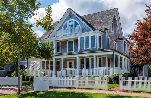 Edgartown Cabaña | 2bdrm Captains Cottage Steps to Beach and Downtown Edgartown with Pool!