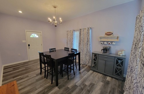 Houma Casa | 2bed/2bath Cottage in Downtown Houma. 30+ day stays welcome.