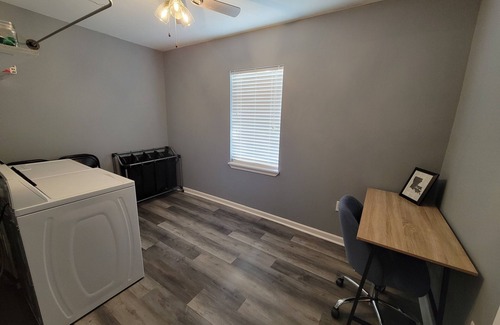 Houma Casa | 2bed/2bath Cottage in Downtown Houma. 30+ day stays welcome.