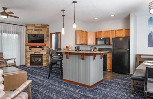 Lake Delton Complejo | 2Bed/2Bath Deluxe Suite in our Dells Resort w/Access to Wilderness Territory!