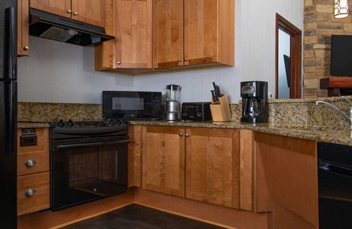 Lake Delton Complejo | 2Bed/2Bath Deluxe Suite in our Dells Resort w/Access to Wilderness Territory!