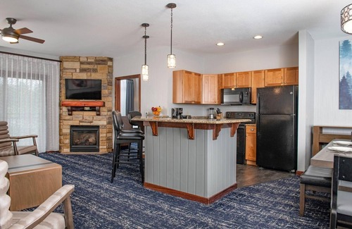 Lake Delton Complejo | 2Bed/2Bath Deluxe Suite in our Dells Resort w/Access to Wilderness Territory!