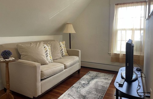 Somerville Casa | 2Bedroom Apt on 3rd Floor - with Parking
